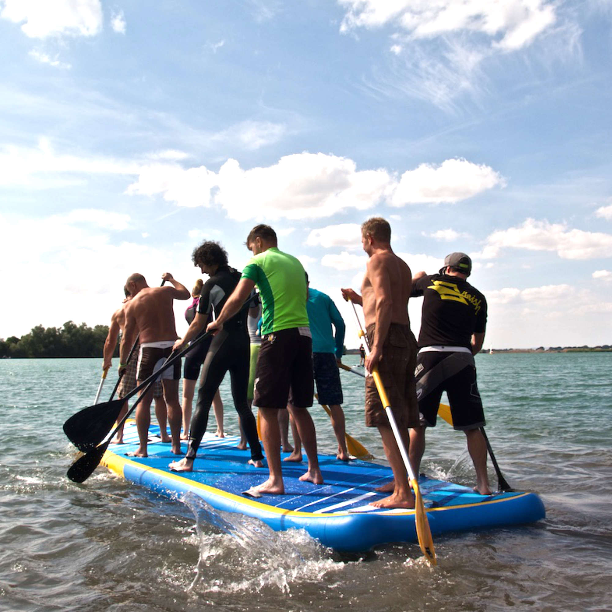 Als Gruppe gemeinsam Spass haben mit unserem MONSTAIR SUP