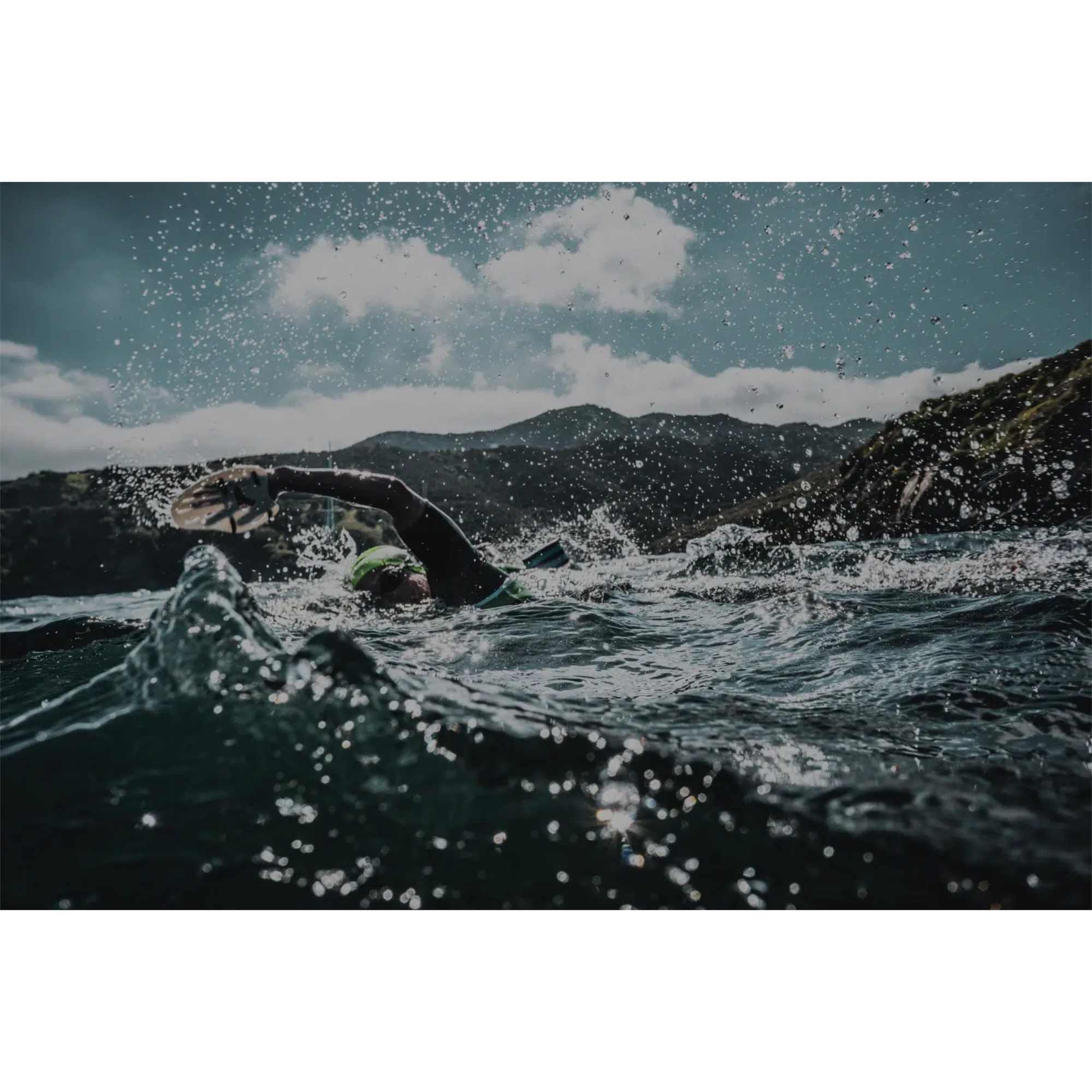 Die neuen SURFEARS 4.0 schützen deine Ohren bei allen Wassersport aktivitäten und jetzt neu auch beim Tauchen vor Wasser, Wind und Schmutz. Hergestellt aus recycelten Materialien, inklusive verschiedener Aufsätze und praktischer Silikonhülle mit Magnetverschluss – ideal für maximale Performance im Wasser.